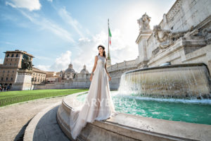 Flitteres menyasszonyi ruha a Mystic Moment Esküvői Ruhaszalonban. Bejelentkezés: 0670 944 33 83