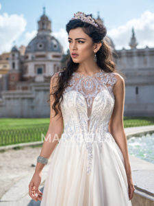 Flitteres menyasszonyi ruha a Mystic Moment Esküvői Ruhaszalonban. Bejelentkezés: 0670 944 3383